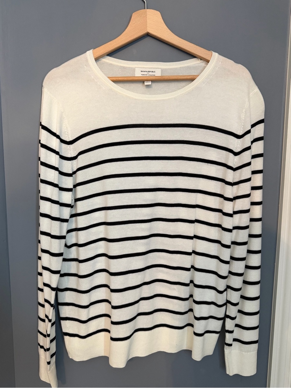 Banana Republic White and Black Striped Long-Sleeve Crewneck